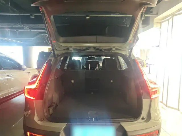Volvo XC40 — Фото автомобиля 14