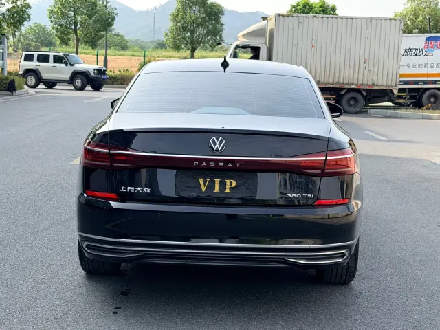 Volkswagen Passat — Фото автомобиля 5