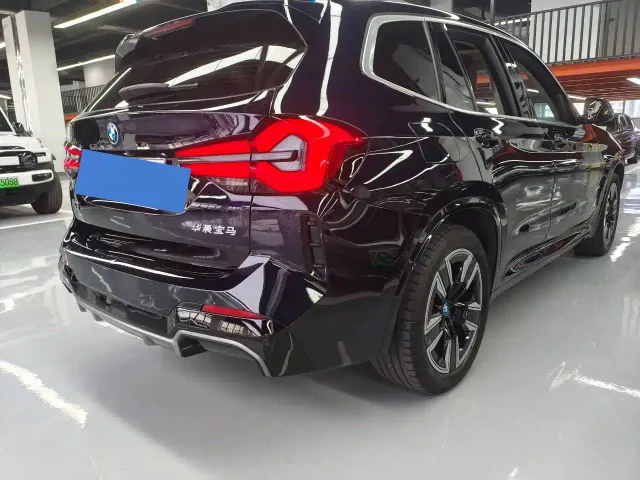 BMW iX3 — Фото автомобиля 10