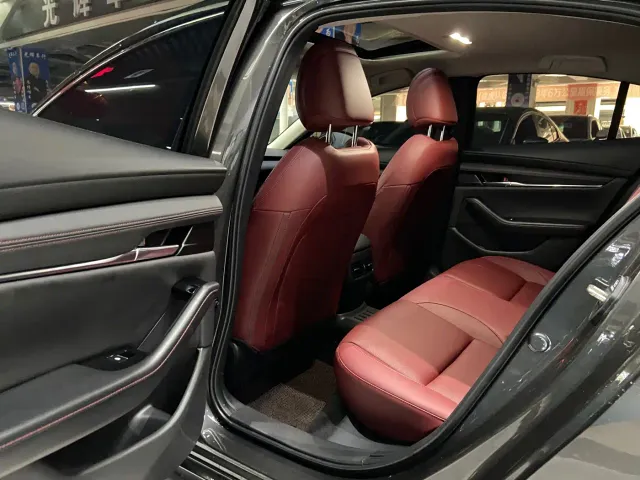 Mazda Axela — Фото автомобиля 8