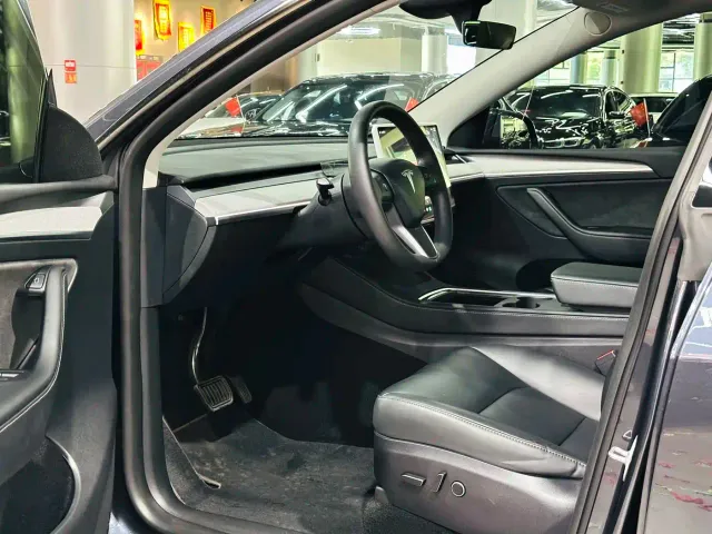 Tesla Model Y — Фото автомобиля 4
