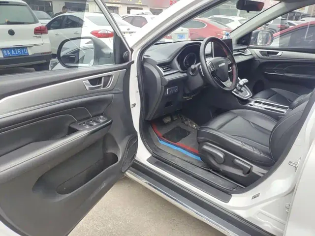Haval M6 — Фото автомобиля 15