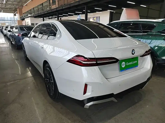 BMW 5 Series — Фото автомобиля 4