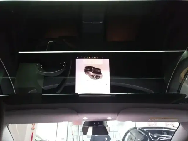 Tesla Model 3 — Фото автомобиля 17