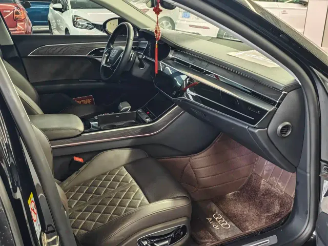Audi A8 — Фото автомобиля 4