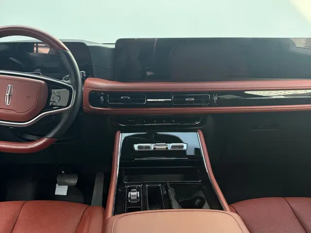 Lincoln Aviator — Фото автомобиля 9