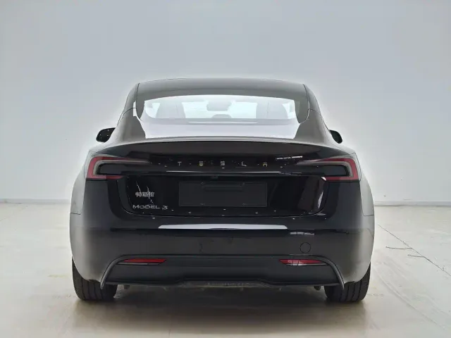 Tesla Model 3 — Фото автомобиля 6