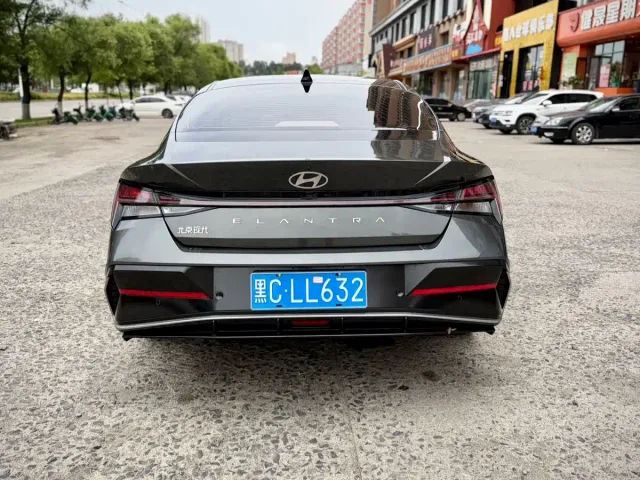 Hyundai Elantra — Фото автомобиля 5