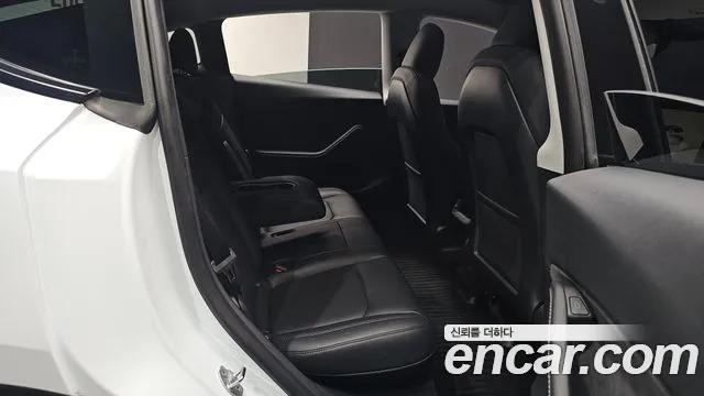 Tesla Model Y — Фото автомобиля 26