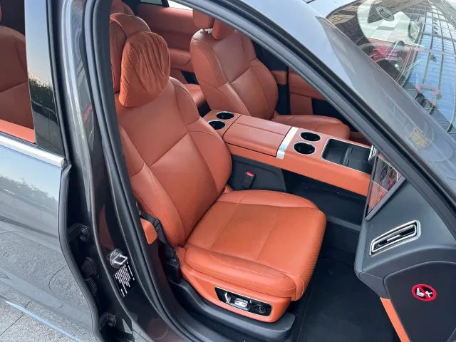 Li Auto L8 — Фото автомобиля 18