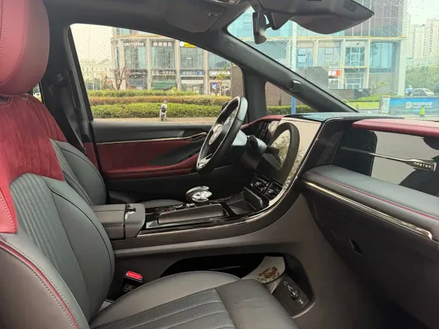 GAC Trumpchi M8 — Фото автомобиля 13