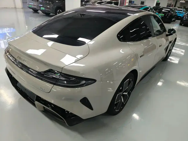 Xiaomi SU7 — Фото автомобиля 4