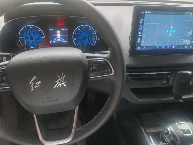 Hongqi E-QM5 — Фото автомобиля 7