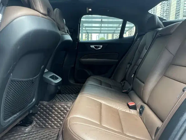 Volvo S60 — Фото автомобиля 10