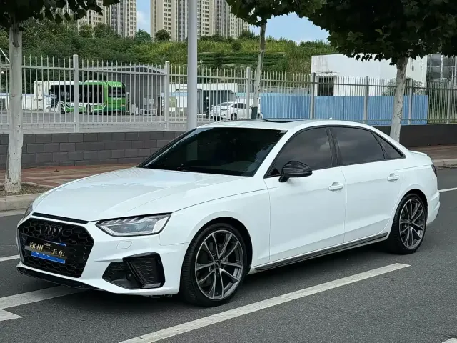 Фотография автомобиля — Audi A4L