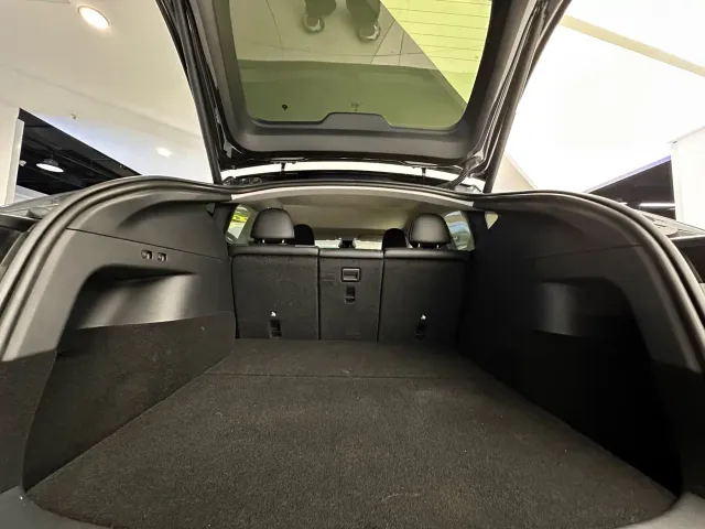 Tesla Model Y — Фото автомобиля 16