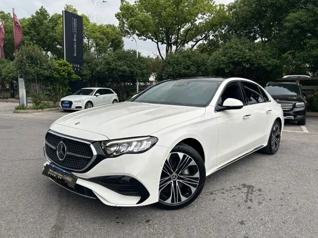 Фотография автомобиля — Mercedes-Benz E-Class