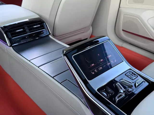 Audi A8 — Фото автомобиля 16