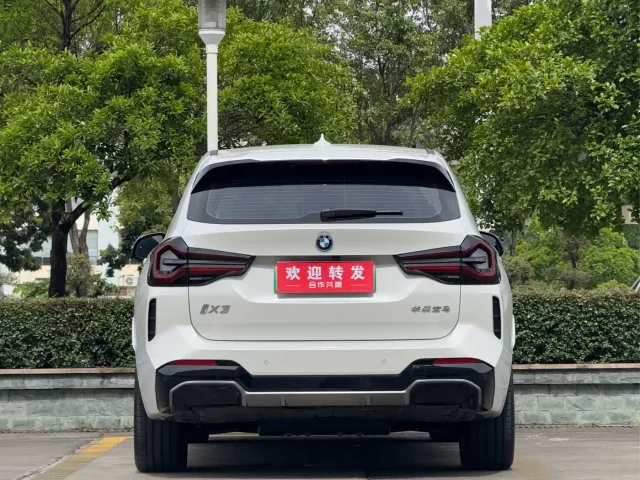 BMW iX3 — Фото автомобиля 5