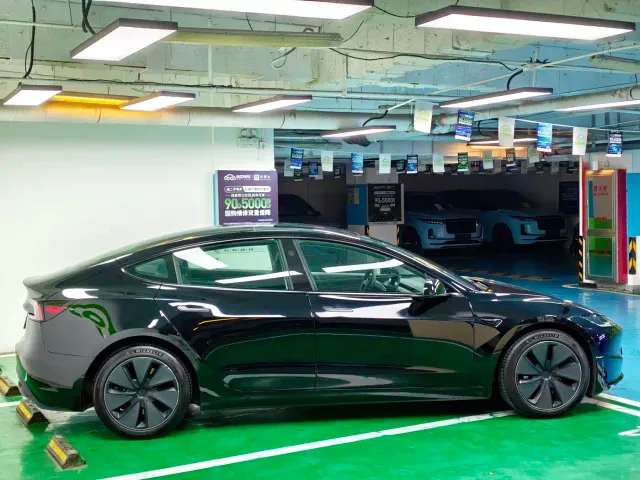 Tesla Model 3 — Фото автомобиля 6