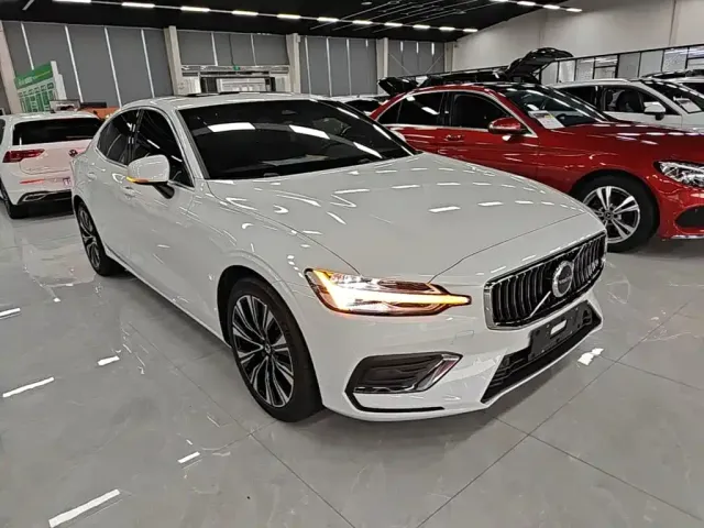 Volvo S60 — Фото автомобиля 3