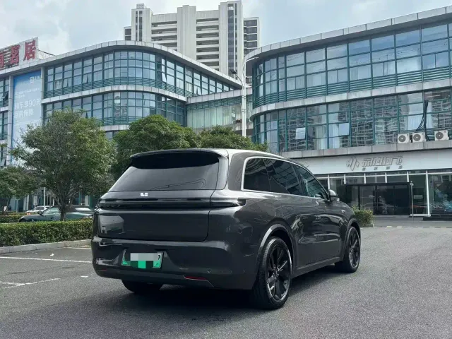 Li Auto L8 — Фото автомобиля 9