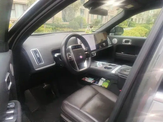 Li Auto L8 — Фото автомобиля 8