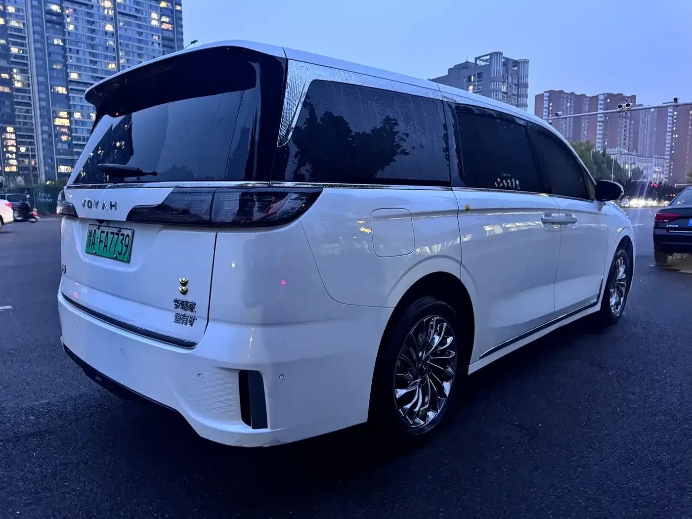 Voyah Auto Voyah Dreamer 2024 PHEV Extended Range Flagship Edition — Фото автомобиля 8