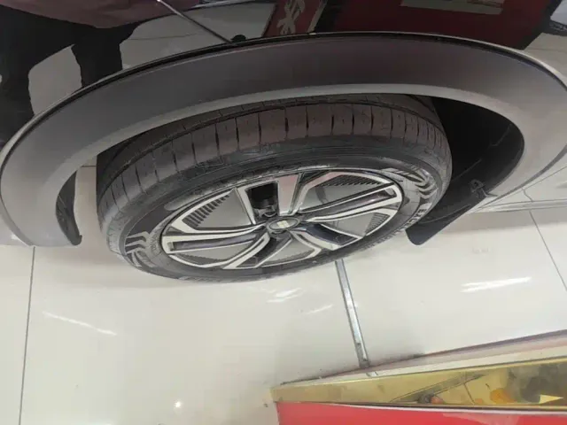 Geely Galaxy Starship 7 EM-i — Фото автомобиля 22