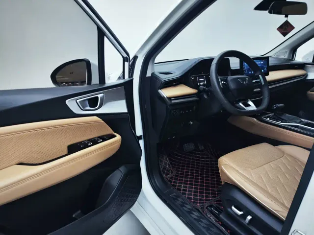 Wuling Jiachen — Фото автомобиля 10
