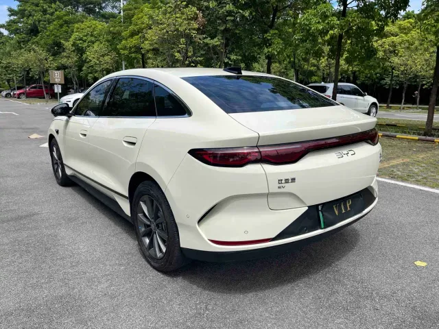 BYD Qin L — Фото автомобиля 4