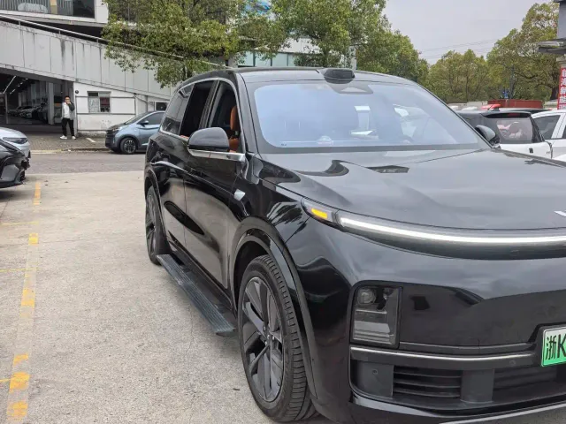 Li Auto L9 — Фото автомобиля 3