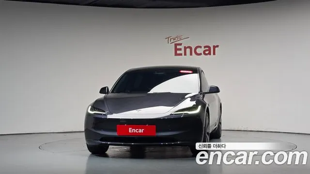 Tesla Model 3 — Фото автомобиля 3