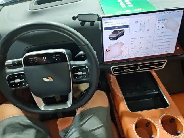 Li Auto L8 — Фото автомобиля 9