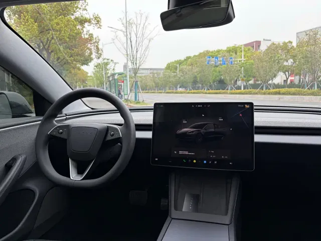 Tesla Model 3 — Фото автомобиля 7