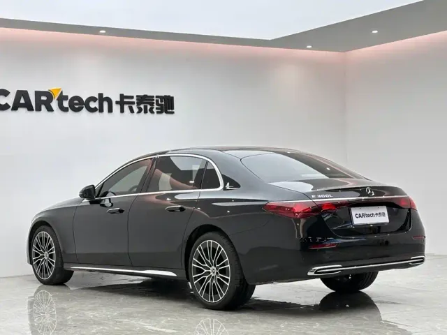 Mercedes-Benz E-Class — Фото автомобиля 3