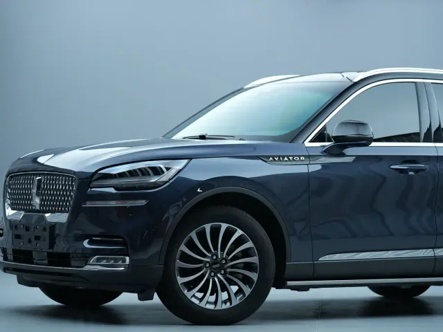 Lincoln Aviator — Фото автомобиля 3