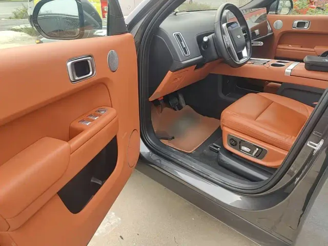 Li Auto L8 — Фото автомобиля 15