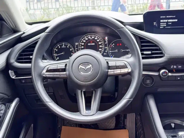 Mazda Axela — Фото автомобиля 2