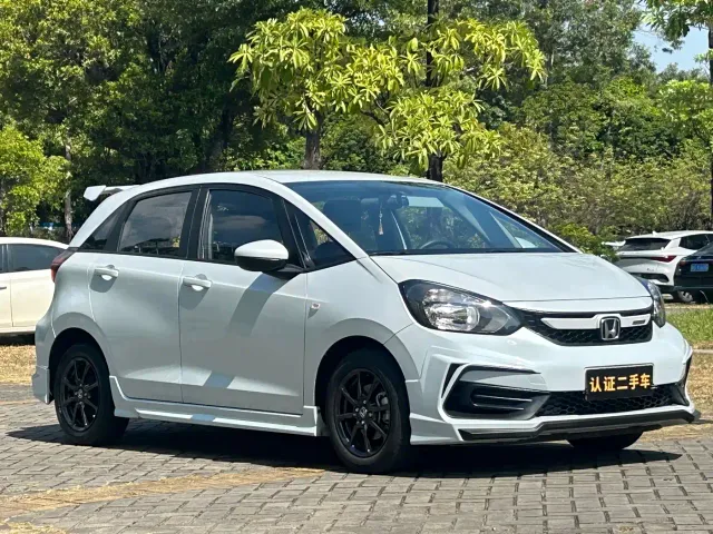 Honda Fit — Фото автомобиля 3