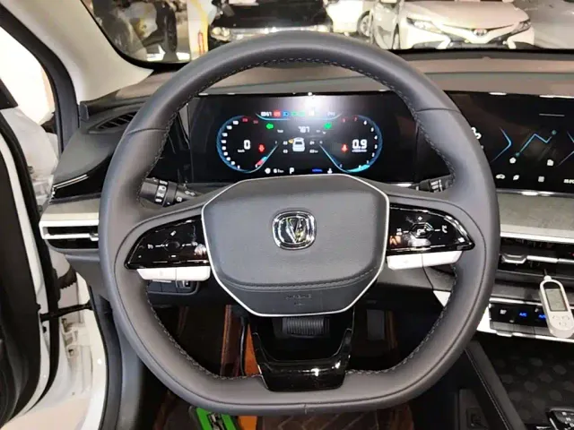 Changan Eado — Фото автомобиля 3