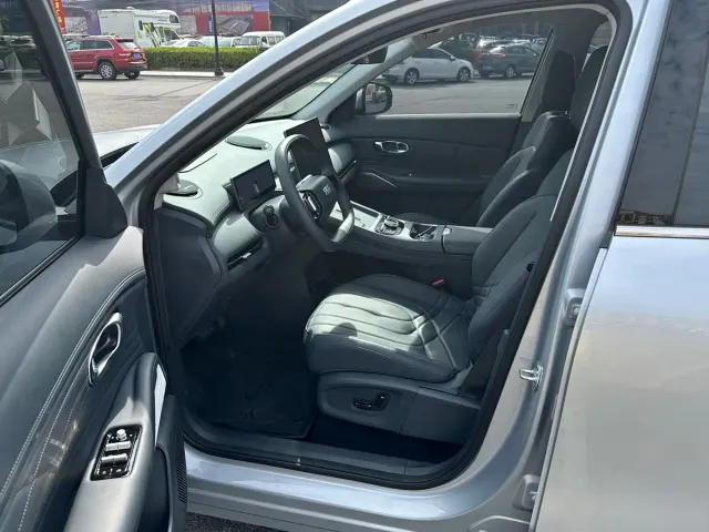 Geely Galaxy Starship 7 EM-i — Фото автомобиля 9