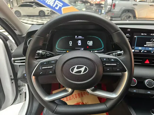 Hyundai Elantra — Фото автомобиля 10