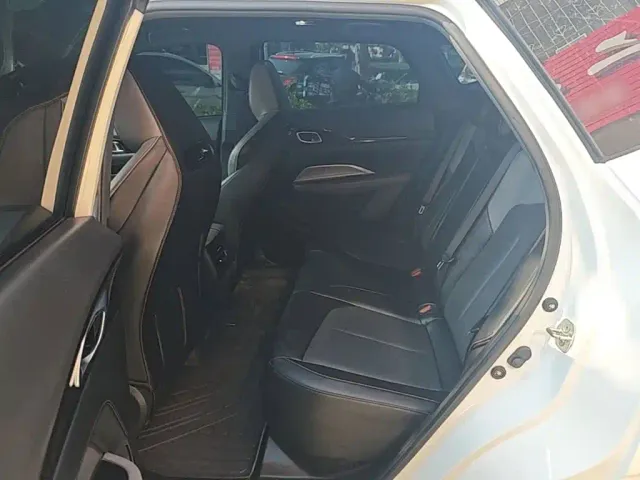 Changan Oshan Z6 EV — Фото автомобиля 16