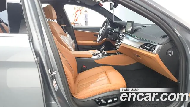 BMW 5 Series G30 — Фото автомобиля 16