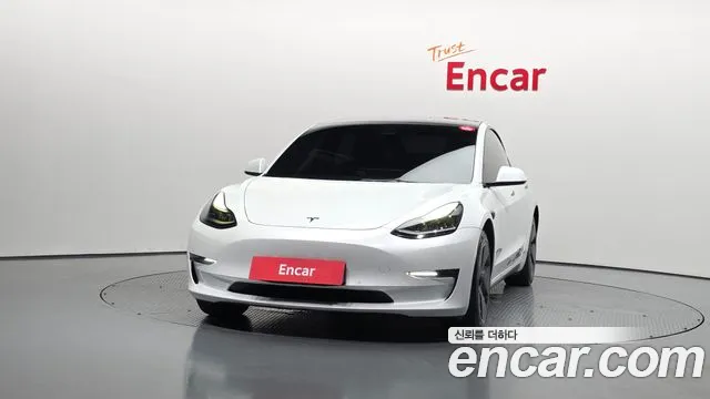 Tesla Model 3 — Фото автомобиля 2
