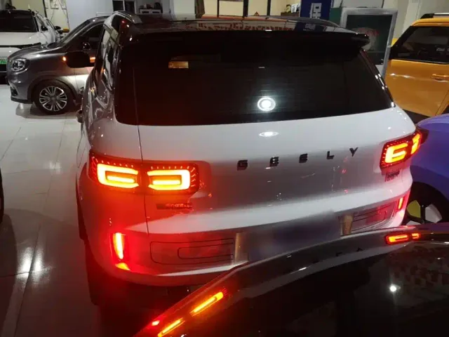 Geely ICON — Фото автомобиля 5