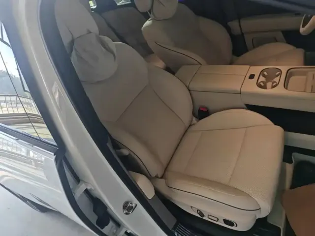 Li Auto Li Auto i6 2025 2WD Base Model — Фото автомобиля 24