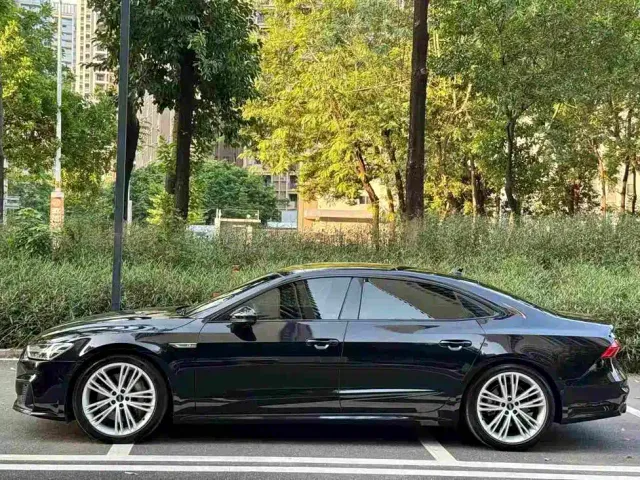 Audi A7L — Фото автомобиля 2