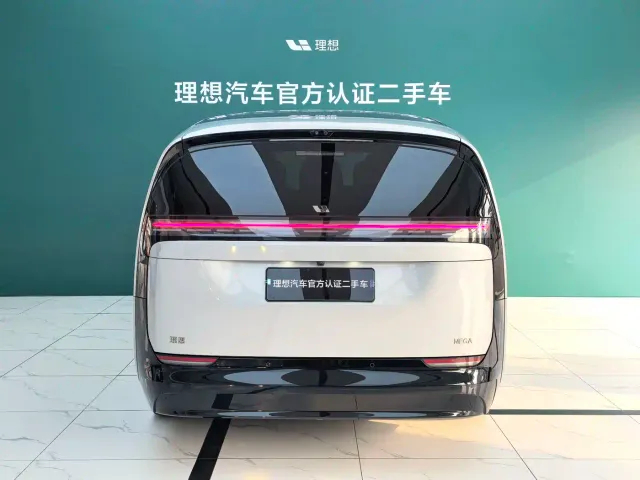 Li Auto MEGA — Фото автомобиля 17